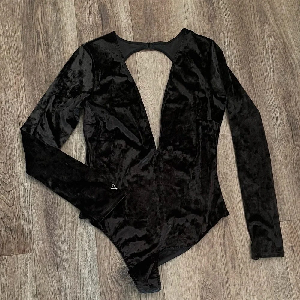 Victoria's Secret Crushed Velvet Plunge Bodysuit Black New - Picture 2 of 12